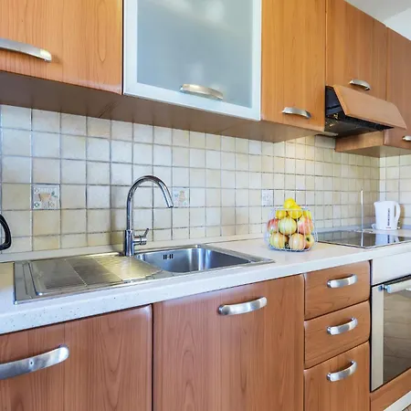 2 Bedroom Cozy In * Póla