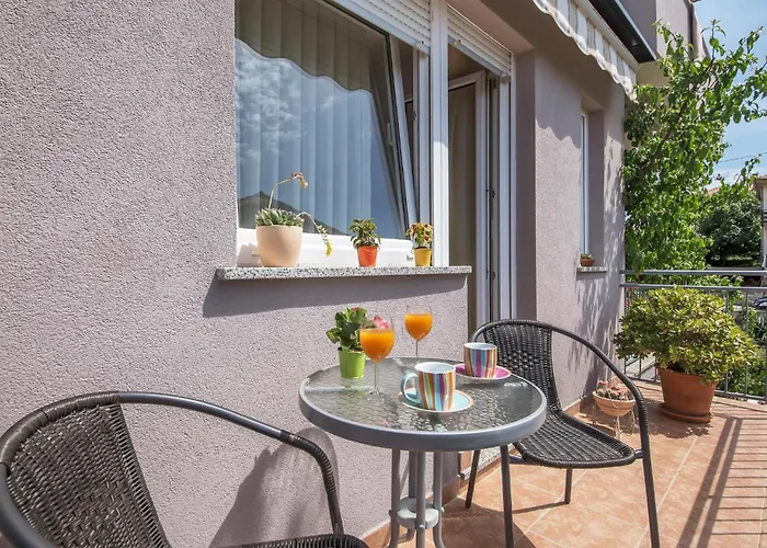 2 Bedroom Cozy In דירה *