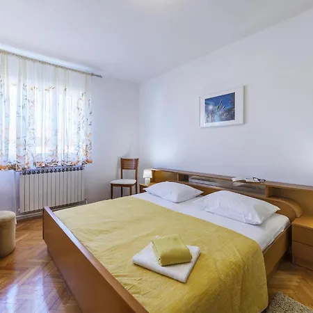2 Bedroom Cozy In Apartamento Pula