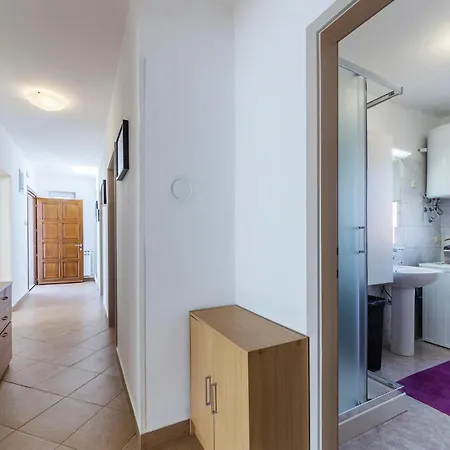 Apartmán 2 Bedroom Cozy In Pula