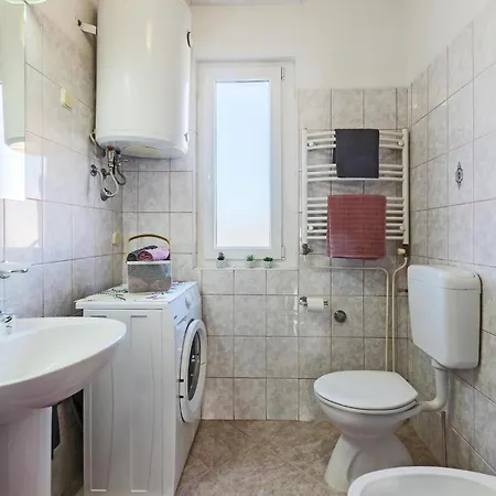 Beautiful In With Kitchen Pula