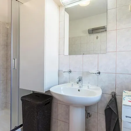 Apartamento 2 Bedroom Cozy In *