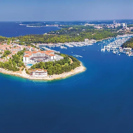 Apartmán 2 Bedroom Cozy In Pula