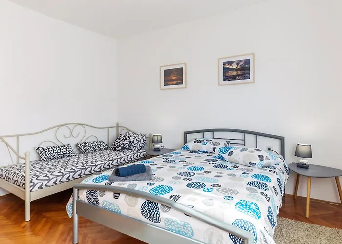 Apartmán 2 Bedroom Cozy In *