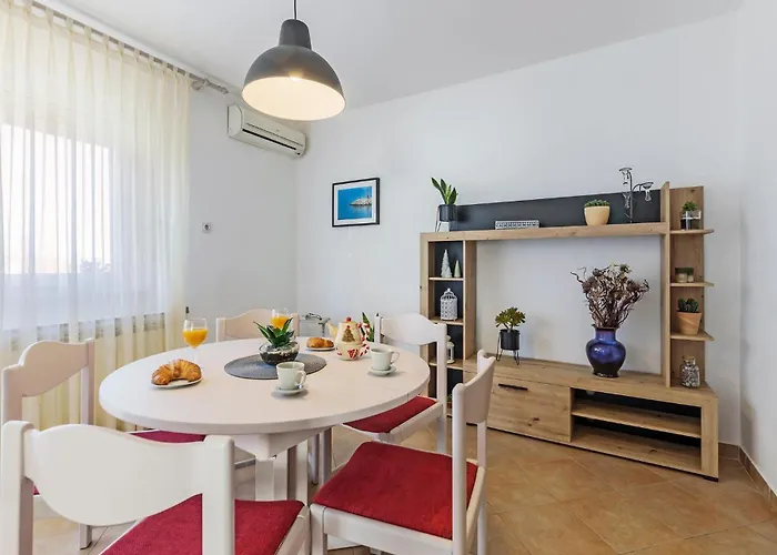 2 Bedroom Cozy In