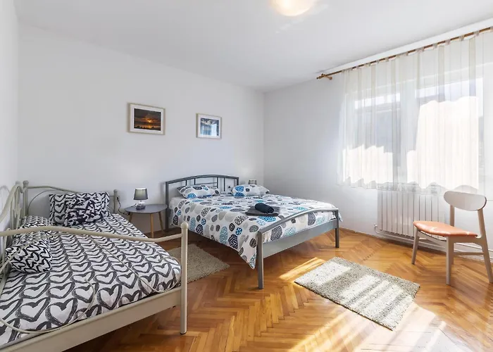 Apartmán 2 Bedroom Cozy In