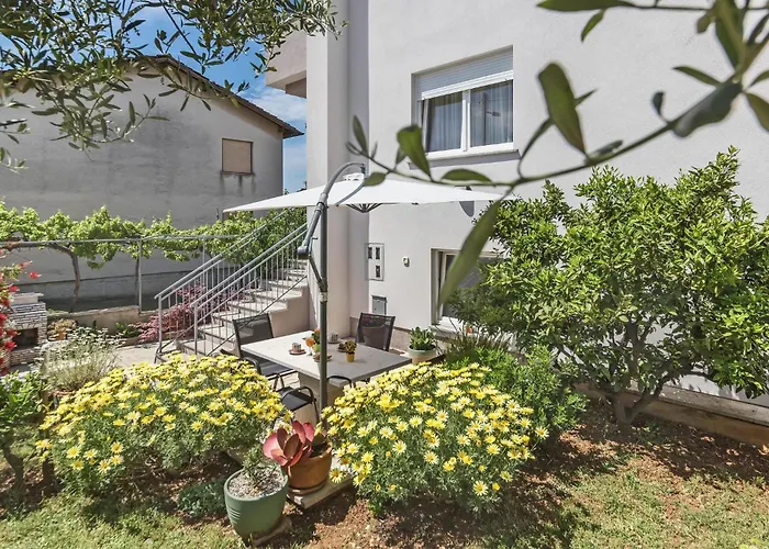 2 Bedroom Cozy In Apartmán Pula