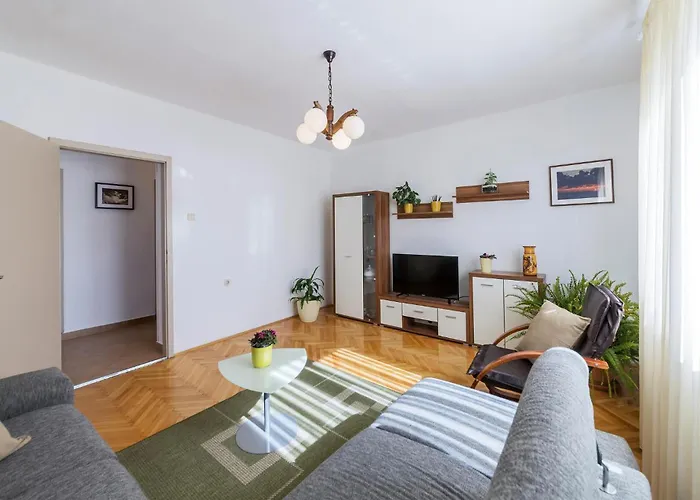 2 Bedroom Cozy In *
