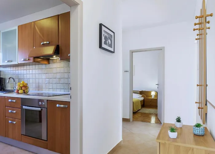 2 Bedroom Cozy In Apartment