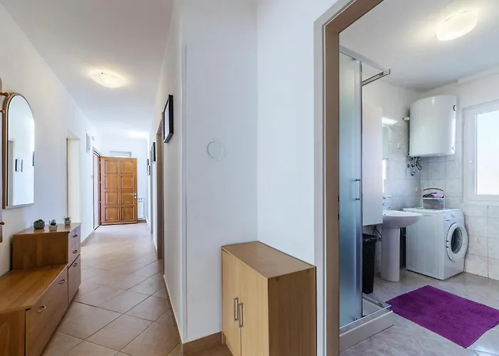 Apartment 2 Bedroom Cozy In Pula