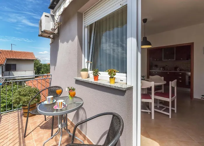 Apartment 2 Bedroom Cozy In Pula